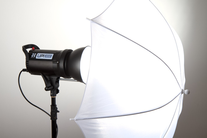 B�yskowe lampy studyjne w praktyce - wprowadzenie - Wprowadzenie