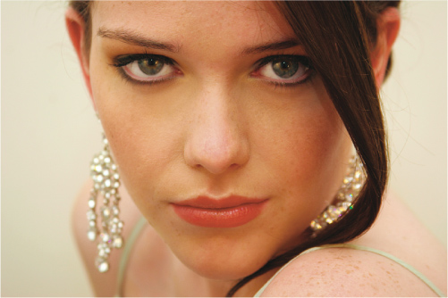 Faces. Retusz zdj�� portretowych - Zaawansowany spos�b wyg�adzania sk�ry