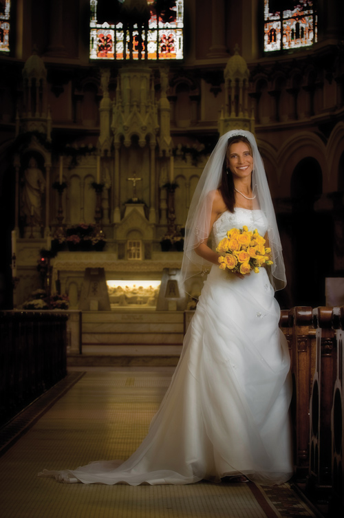 Profesjonalne zdj�cia �lubne - Kompozycja uwzgl�dniaj�ca wn�trze ko�cio�a