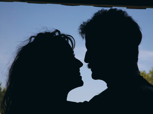 Sztuka fotografowania ludzi - fotografia we wn�trzach - Fotografowanie sylwetek