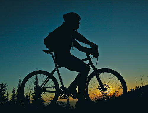 Sztuka fotografowania ludzi - fotografia we wn�trzach - Fotografowanie sylwetek