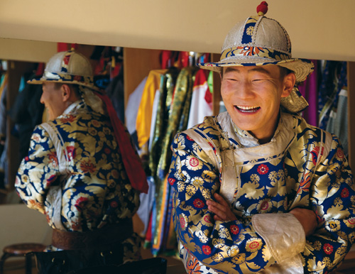 Sztuka fotografowania ludzi - fotografia we wn�trzach - Praca z lustrami