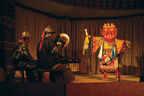 Sztuka fotografowania ludzi - fotografia we wn�trzach - Fotografowanie wyst�p�w scenicznych