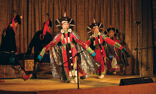 Sztuka fotografowania ludzi - fotografia we wn�trzach - Fotografowanie wyst�p�w scenicznych