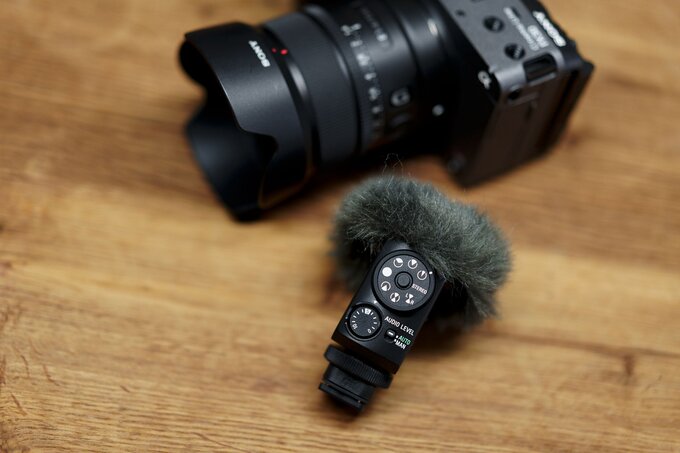 Sony A6700 i mikrofon ECM-M1