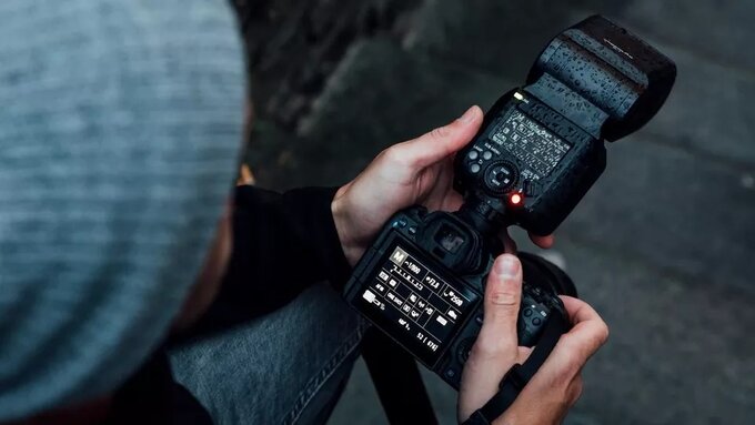 Nowa lampa byskowa i wyk spustowy Canon