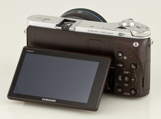 Samsung NX300 - Budowa, jako wykonania i funkcjonalno