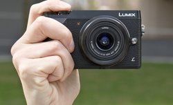 Panasonic Lumix GX80 i lampa DWM-FL200L w naszych r�kach