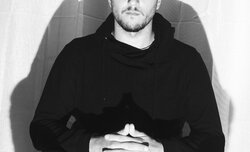 O �rednim formacie i fotografowaniu w szpitalu jednoimiennym - wywiad z Tomkiem Lazarem