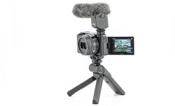   Sony ZV-E10 w r�kach filmowca