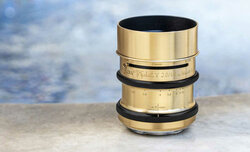 Lomography Nour Triplet V 64 mm f/2