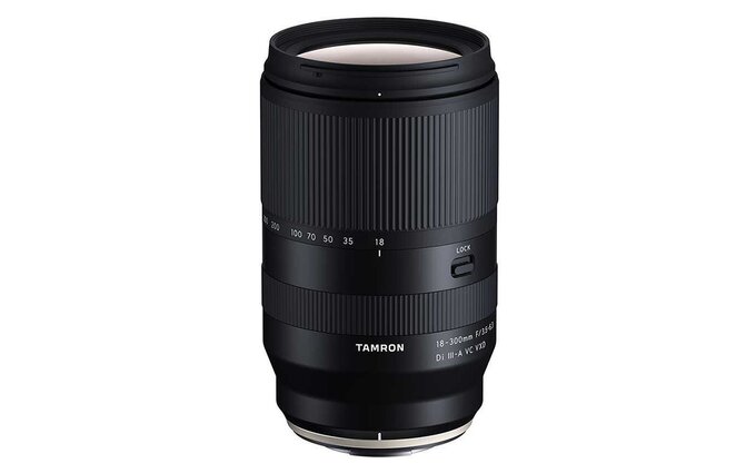 Tamron 18-300 mm f/3.5-6.3 Di III-A VC VXD z nowymi mocowaniami