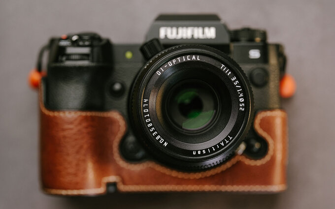 TTartisan Tilt 35 mm f/1.4 APS-C TTartisan Tilt 35 mm f/1.4 APS-C